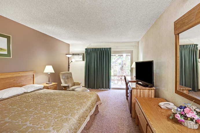 Imagen de la habitación del Hotel Super 8 Long Beach. Foto 3
