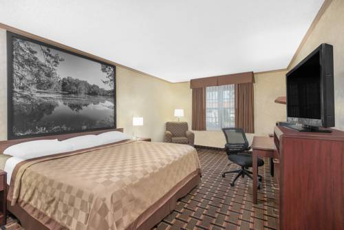 Imagen de la habitación del Hotel Super 8 Maumee/Toledo, OH. Foto 7