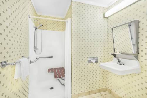 Imagen de la habitación del Hotel Super 8 Maumee/Toledo, OH. Foto 8