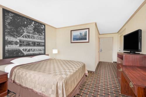 Imagen de la habitación del Hotel Super 8 Maumee/Toledo, OH. Foto 9