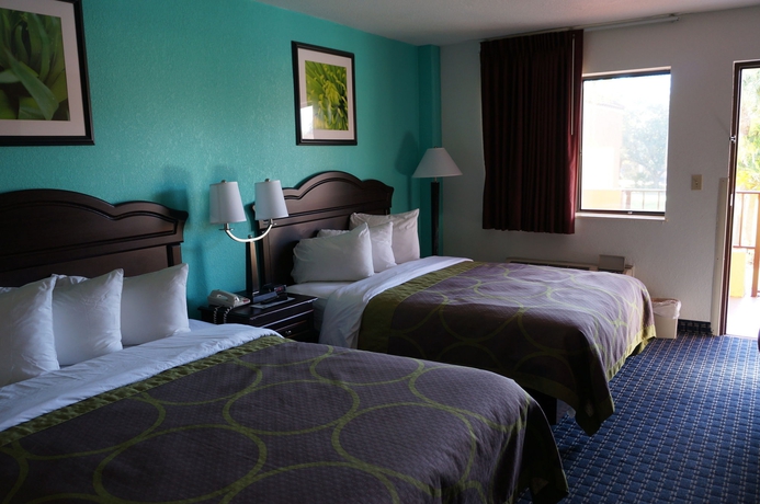 Imagen de la habitación del Hotel Super 8 Naples. Foto 7