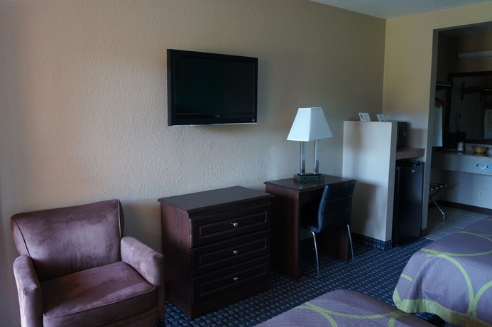 Imagen de la habitación del Hotel Super 8 Naples. Foto 8