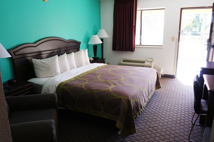 Imagen de la habitación del Hotel Super 8 Naples. Foto 12