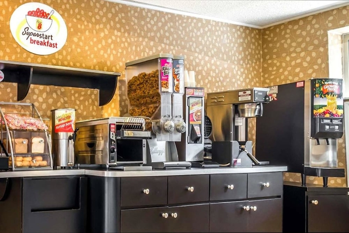 Imagen del bar/restaurante del Hotel Super 8 North Bergen Nj/nyc Area. Foto 4