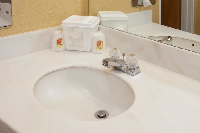 Imagen de la habitación del Hotel Super 8 Oceanside. Foto 6