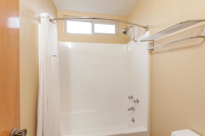 Imagen de la habitación del Hotel Super 8 Oceanside. Foto 7