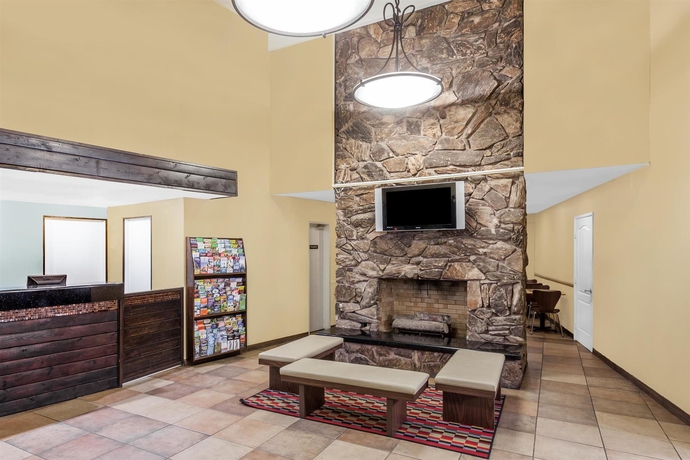 Imagen de los interiores del Hotel Super 8 Oceanside. Foto 12