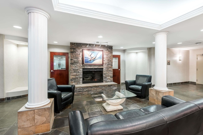 Imagen de los interiores del Hotel Super 8 Red Deer City Centre. Foto 13