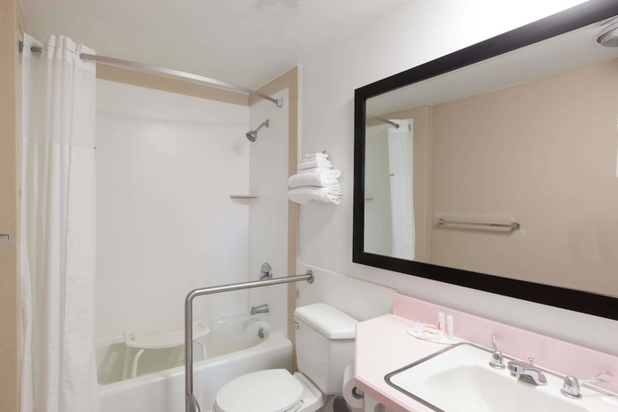 Imagen de la habitación del Hotel Super 8 Santa Barbara/goleta. Foto 10