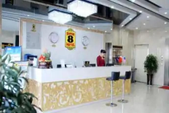 Imagen de los interiores del Hotel Super 8 Zhengzhou High-tech Zone Zhengzhou U. Foto 3