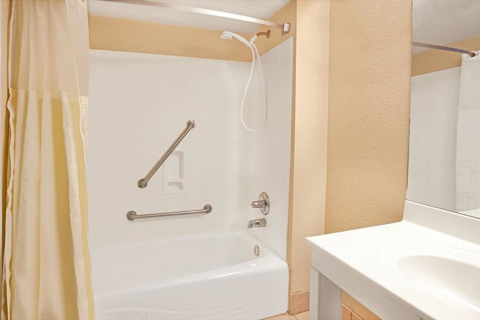 Imagen de la habitación del Hotel Super 8 by Wyndham Acworth/Atlanta Area. Foto 6
