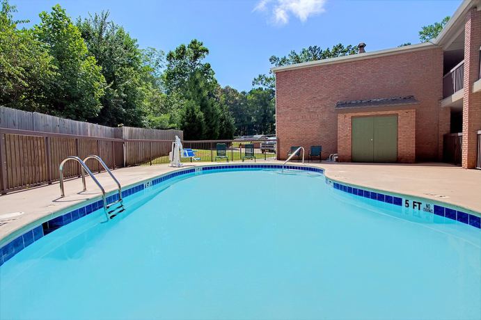 Imagen de la piscina del Hotel Super 8 by Wyndham Acworth/Atlanta Area. Foto 19