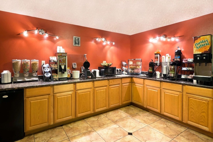 Imagen del bar/restaurante del Hotel Super 8 by Wyndham Alamogordo/White Sands. Foto 4