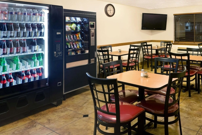 Imagen del bar/restaurante del Hotel Super 8 by Wyndham Alamogordo/White Sands. Foto 5