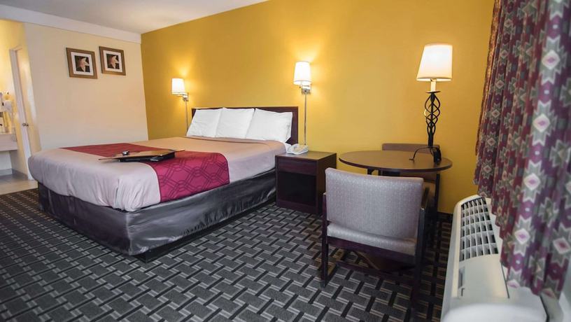 Imagen de la habitación del Hotel Super 8 by Wyndham Albuquerque Downtown. Foto 2