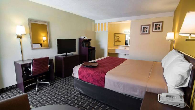 Imagen de la habitación del Hotel Super 8 by Wyndham Albuquerque Downtown. Foto 4