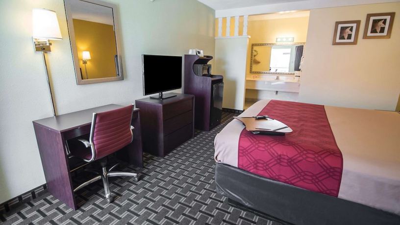 Imagen de la habitación del Hotel Super 8 by Wyndham Albuquerque Downtown. Foto 5