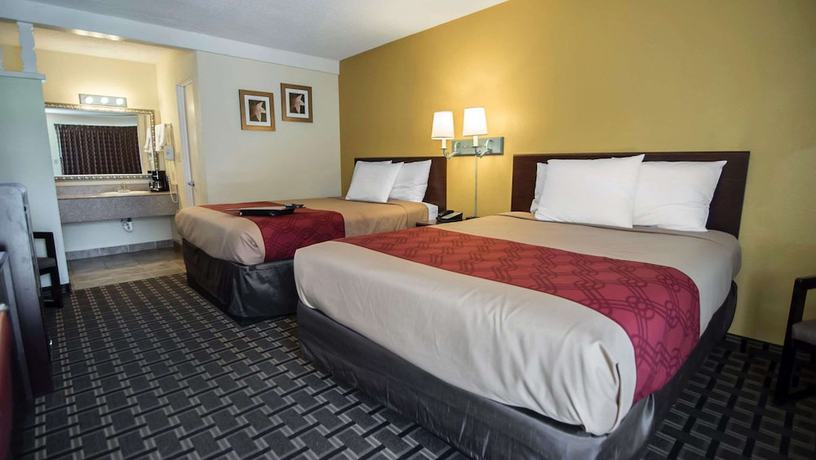 Imagen de la habitación del Hotel Super 8 by Wyndham Albuquerque Downtown. Foto 6