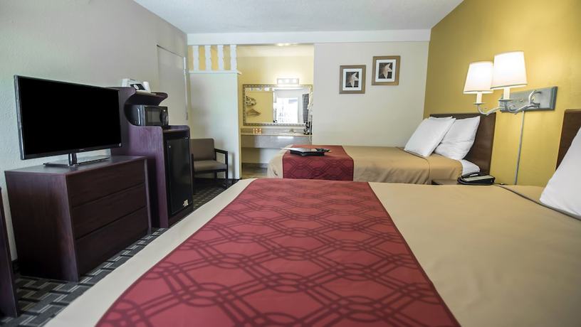 Imagen de la habitación del Hotel Super 8 by Wyndham Albuquerque Downtown. Foto 7