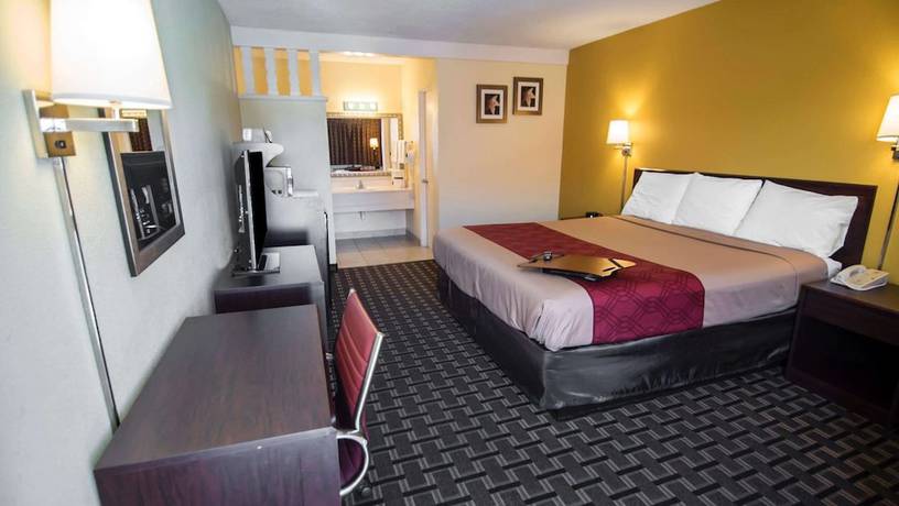 Imagen de la habitación del Hotel Super 8 by Wyndham Albuquerque Downtown. Foto 8