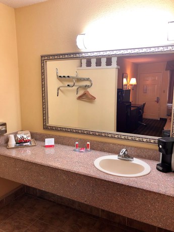Imagen de la habitación del Hotel Super 8 by Wyndham Albuquerque Downtown. Foto 9