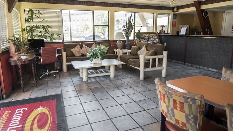 Imagen de los interiores del Hotel Super 8 by Wyndham Albuquerque Downtown. Foto 15