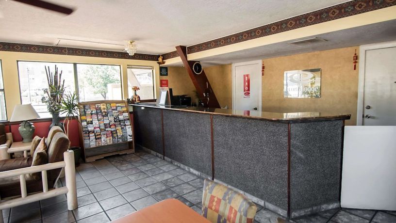 Imagen de los interiores del Hotel Super 8 by Wyndham Albuquerque Downtown. Foto 16