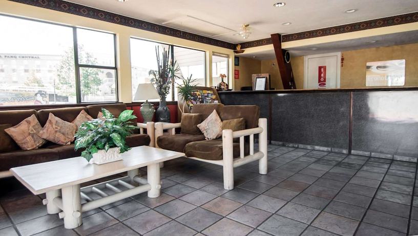 Imagen de los interiores del Hotel Super 8 by Wyndham Albuquerque Downtown. Foto 17