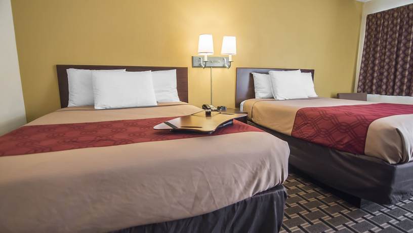 Imagen de la habitación del Hotel Super 8 by Wyndham Albuquerque Downtown. Foto 10