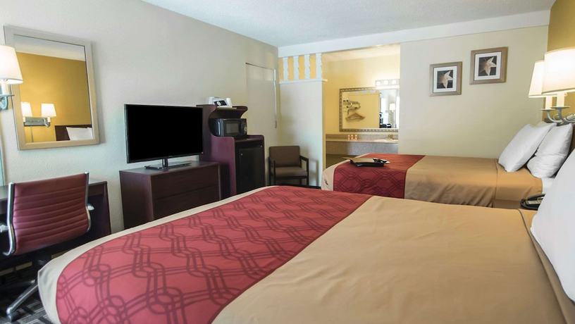 Imagen de la habitación del Hotel Super 8 by Wyndham Albuquerque Downtown. Foto 13