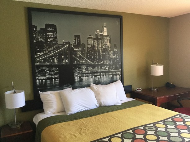 Imagen de la habitación del Hotel Super 8 by Wyndham Amsterdam. Foto 12