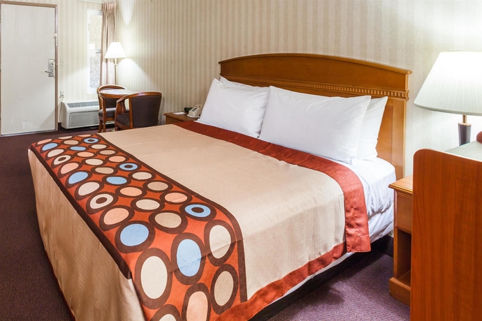 Imagen de la habitación del Hotel Super 8 by Wyndham Anaheim/Disneyland Drive. Foto 6