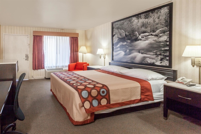 Imagen de la habitación del Hotel Super 8 by Wyndham Anaheim/Disneyland Drive. Foto 8