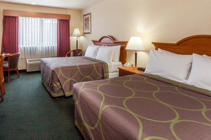Imagen de la habitación del Hotel Super 8 by Wyndham Anaheim/Disneyland Drive. Foto 9