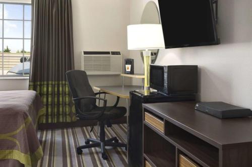 Imagen de la habitación del Hotel Super 8 by Wyndham Ardmore. Foto 4