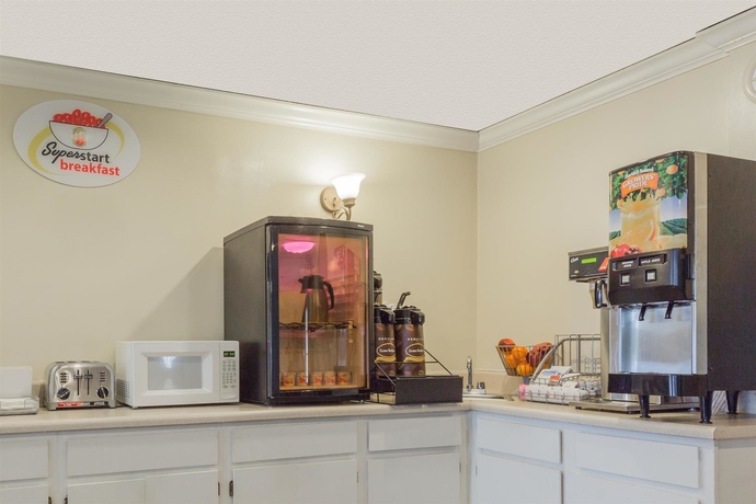 Imagen del bar/restaurante del Hotel Super 8 by Wyndham Atlanta Northeast GA. Foto 3