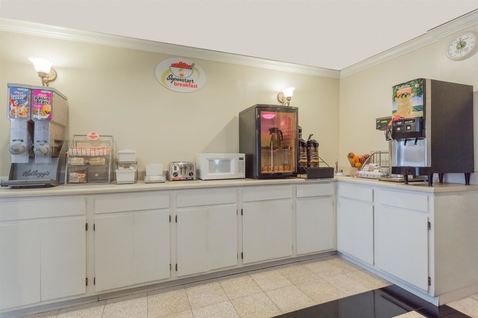 Imagen del bar/restaurante del Hotel Super 8 by Wyndham Atlanta Northeast GA. Foto 4