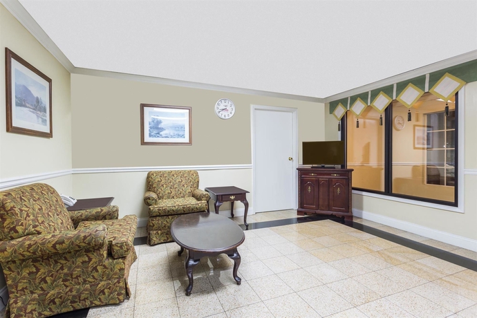 Imagen de los interiores del Hotel Super 8 by Wyndham Atlanta Northeast GA. Foto 12