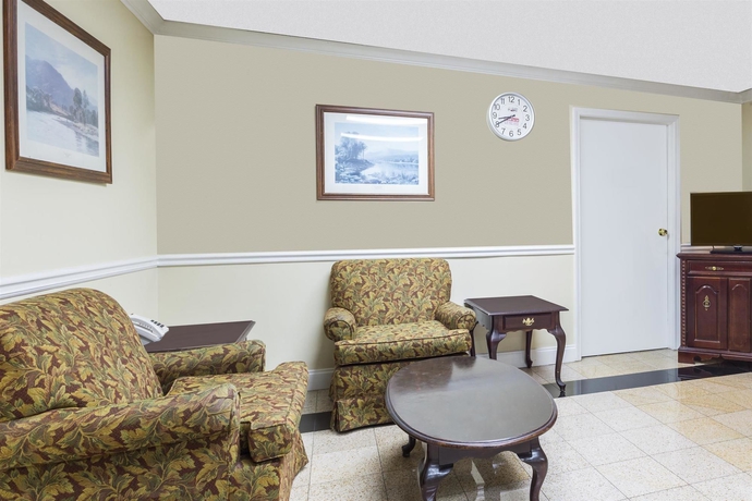 Imagen de los interiores del Hotel Super 8 by Wyndham Atlanta Northeast GA. Foto 13