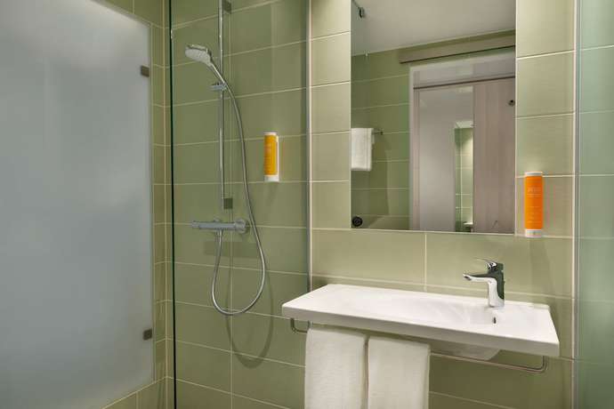 Imagen de la habitación del Hotel Super 8 by Wyndham Augsburg. Foto 10