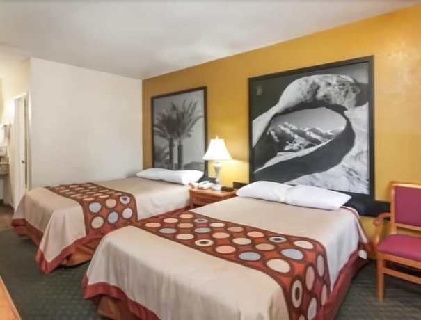 Imagen de la habitación del Hotel Super 8 by Wyndham Bakersfield South CA. Foto 7