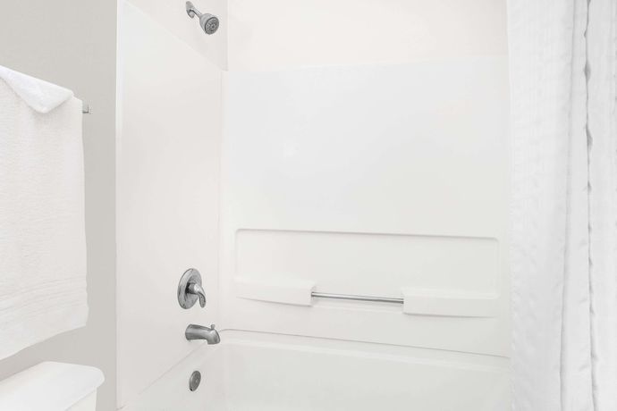 Imagen de la habitación del Hotel Super 8 by Wyndham Bloomfield. Foto 4