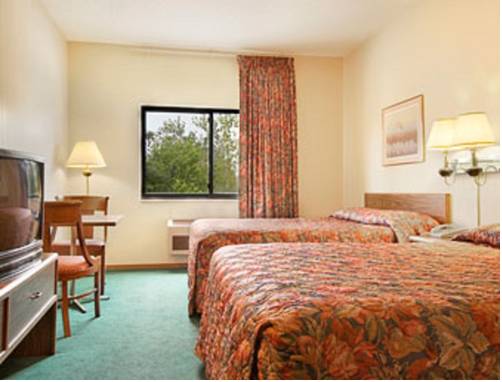 Imagen de la habitación del Hotel Super 8 by Wyndham Bloomington University Area. Foto 4