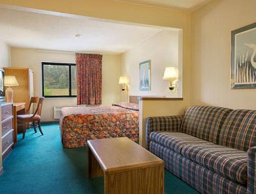 Imagen de la habitación del Hotel Super 8 by Wyndham Bloomington University Area. Foto 5