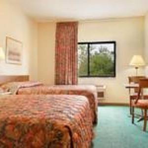Imagen de la habitación del Hotel Super 8 by Wyndham Bloomington University Area. Foto 7