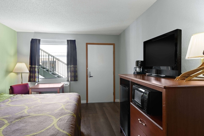 Imagen de la habitación del Hotel Super 8 by Wyndham Branson / Shepherd of the Hills Exwy. Foto 11