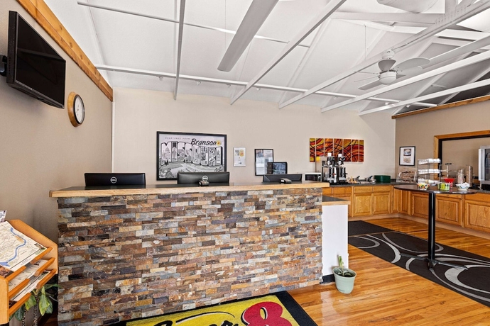 Imagen de los interiores del Hotel Super 8 by Wyndham Branson / Shepherd of the Hills Exwy. Foto 18