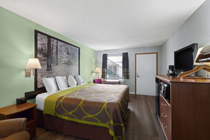 Imagen de la habitación del Hotel Super 8 by Wyndham Branson / Shepherd of the Hills Exwy. Foto 15