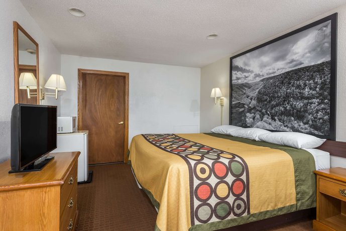 Imagen de la habitación del Hotel Super 8 by Wyndham Bridgeport/Clarksburg Area. Foto 3