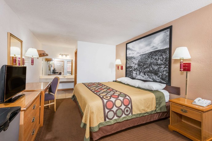 Imagen de la habitación del Hotel Super 8 by Wyndham Bridgeport/Clarksburg Area. Foto 4